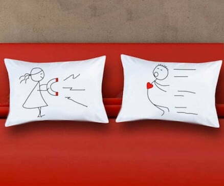 Regalo San Valentino: tante soluzioni personalizzate coppia federe lui e lei - Regalo San Valentino: tante soluzioni personalizzate