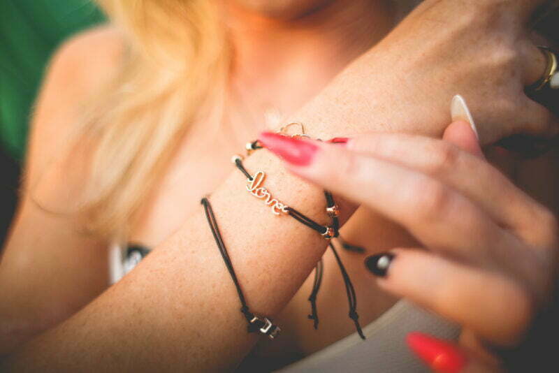 bracciali da donna 800x534 - trovaregalodonna.it - Idee Regalo Donna per Ogni Occasione​