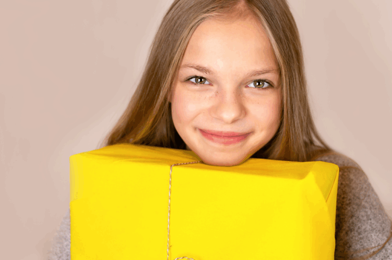 regali ragazza 15 anni 768x510 - trovaregalodonna.it - Idee Regalo Donna per Ogni Occasione​